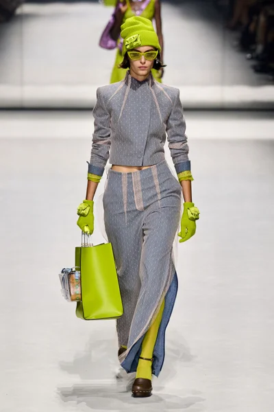 Look 3
